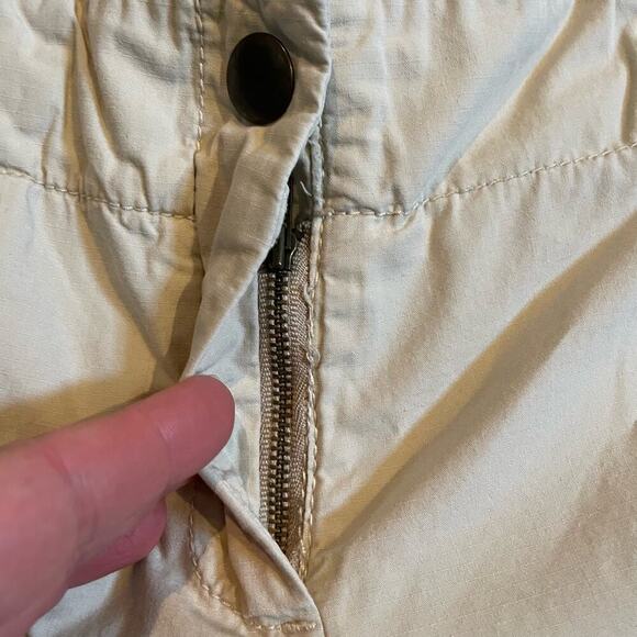 Tommy Hilfiger khaki mid rise cargo utility shorts roll tab cuff size 10 - Picture 2 of 10